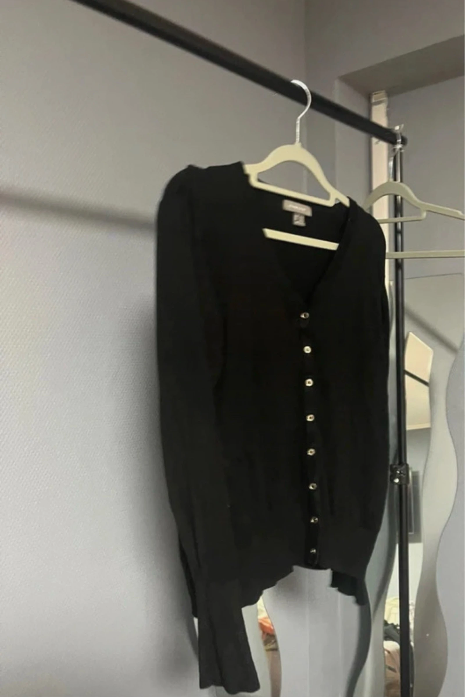 Gilet cardigan noir femme boutonné manches longues élégant